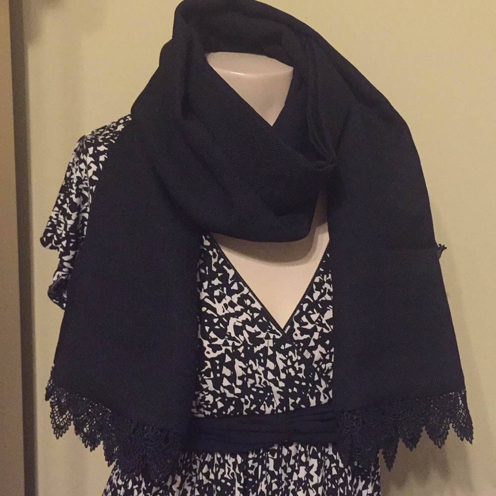 NEW WITHOUT TAG BLACK WRAP/ SCARF🌹 - Picture 1 of 13